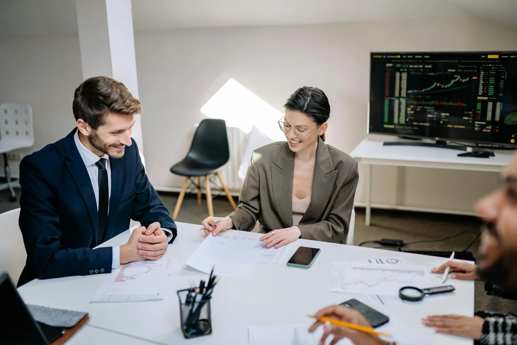 Consulting team assessing business impact scenarios and recovery targets