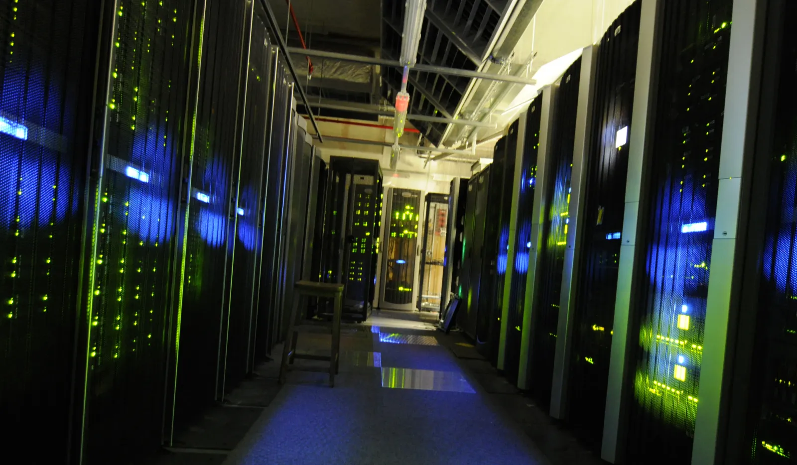 Server room image for the difference between Law No. 5651 and KVKK