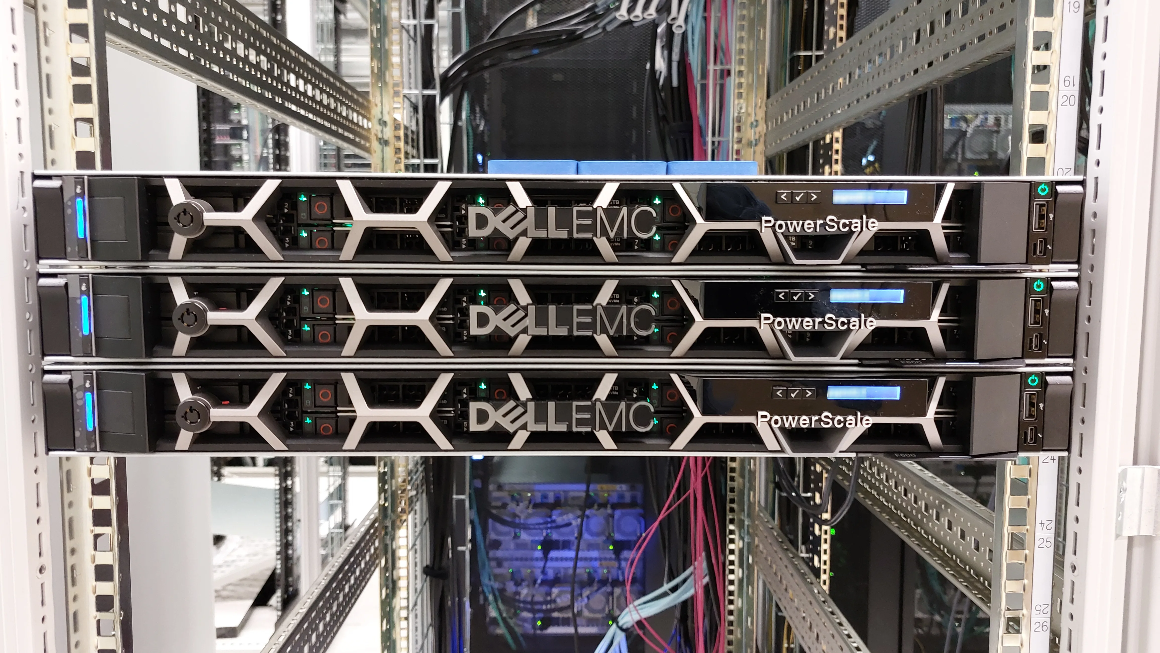 Dell PowerScale storage cluster image