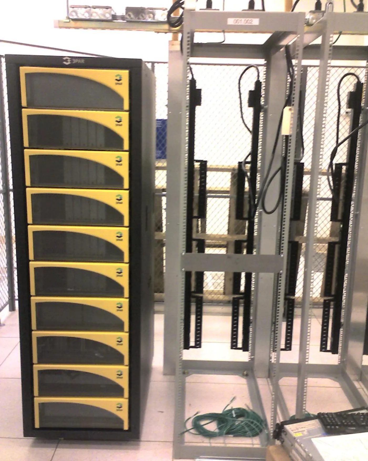 ISO 27001 storage yetkilendirme için veri merkezi depolama sistemi