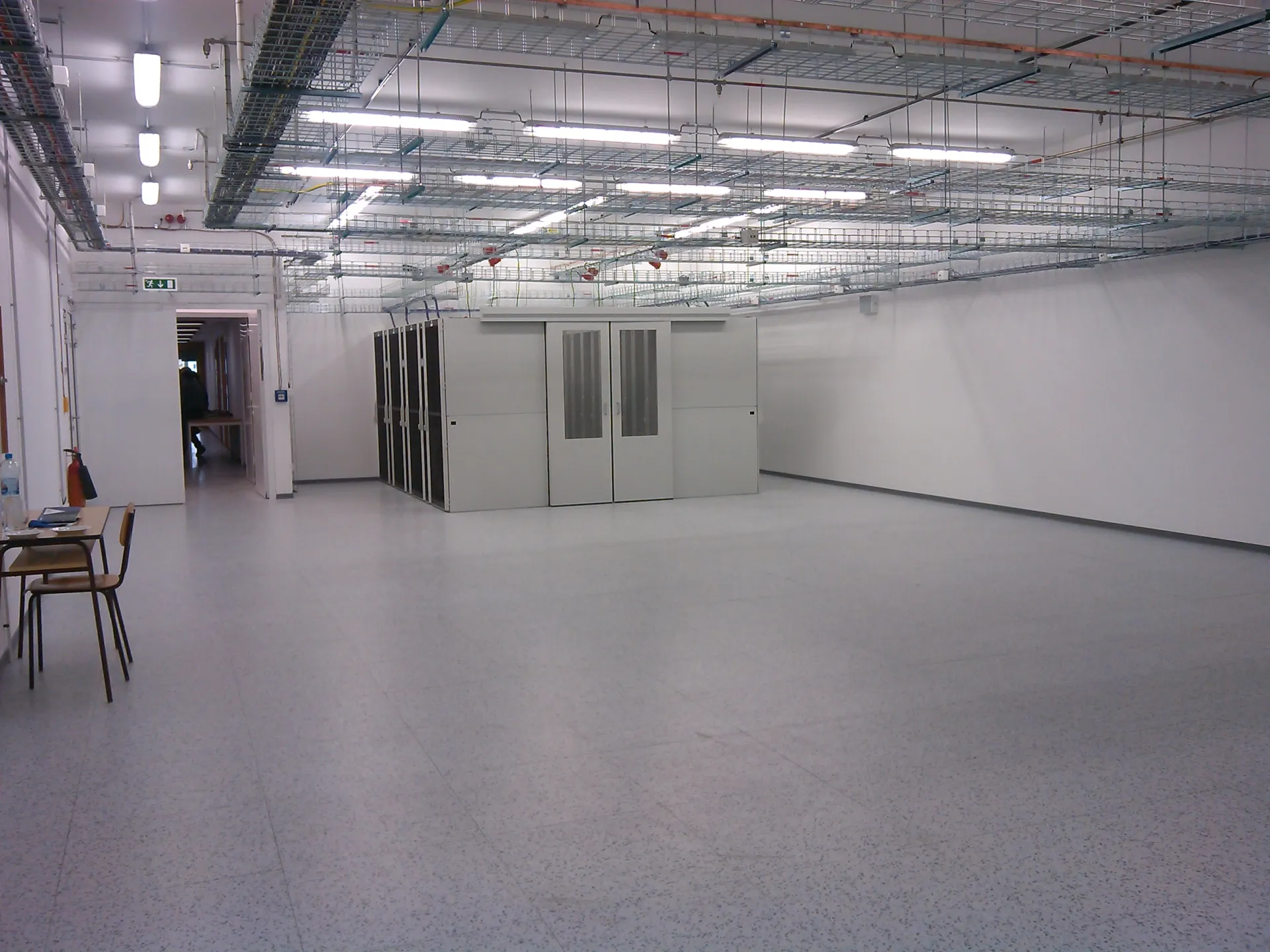 Server-room image for the VMware datacenter design guide