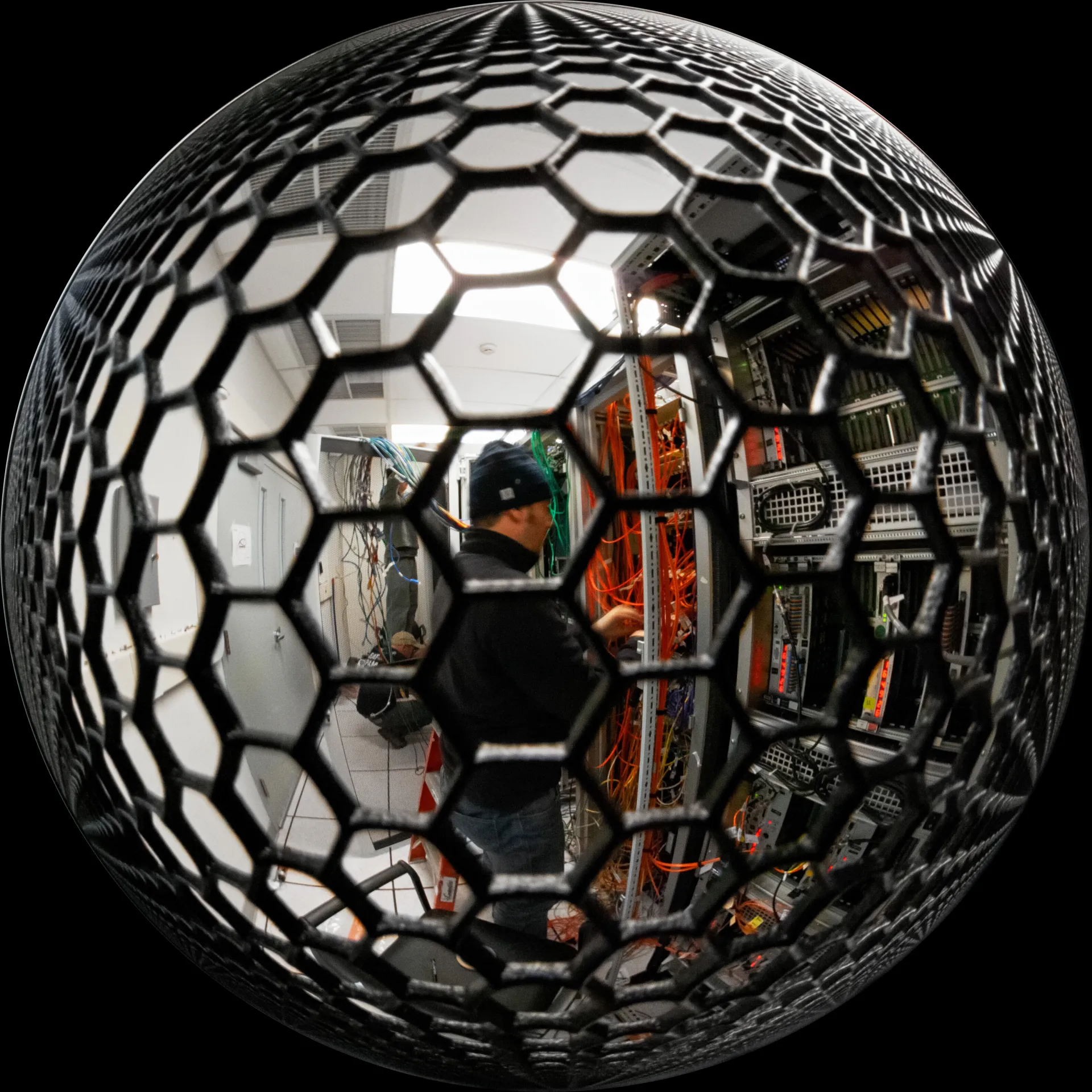 VMware host disconnected hatası için sunucu odası görseli