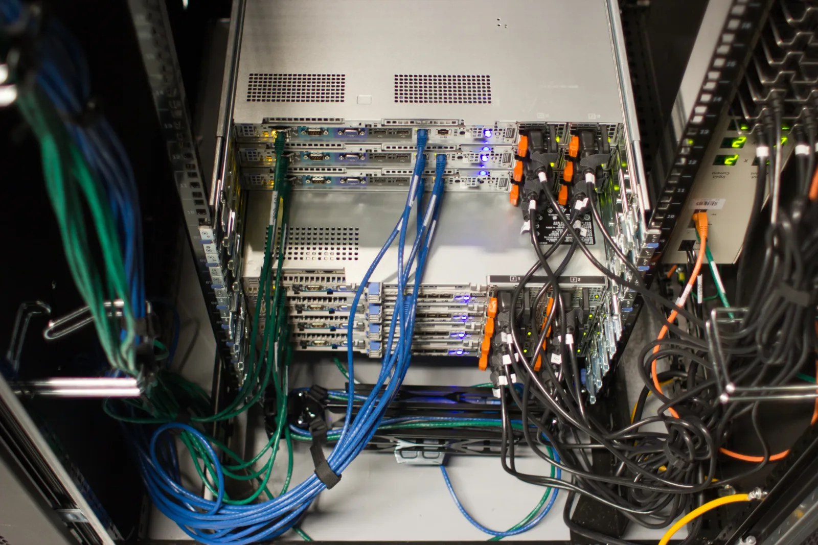 VMware vCenter güvenliği için sunucu rafları görseli