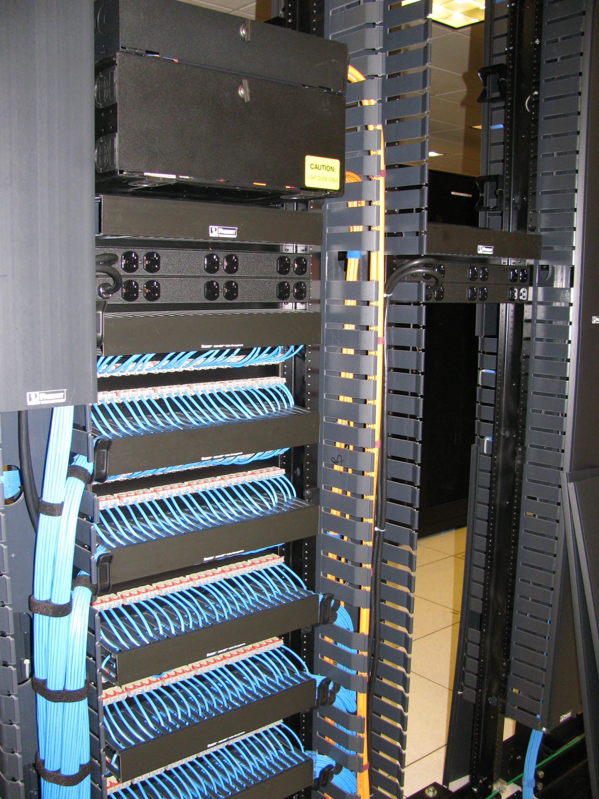 Datacenter-equipment image for the VMware vCenter services not running guide