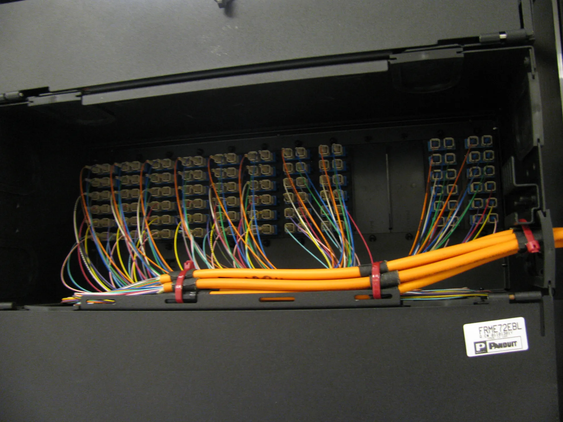 Server-room image for the VMware VM stuck at powering on guide