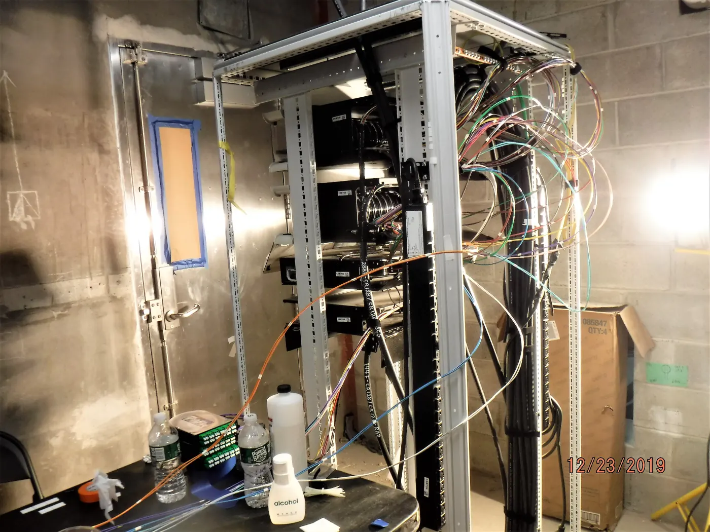 VMware vMotion Network Error rehberi için fiber kablolama rack görseli