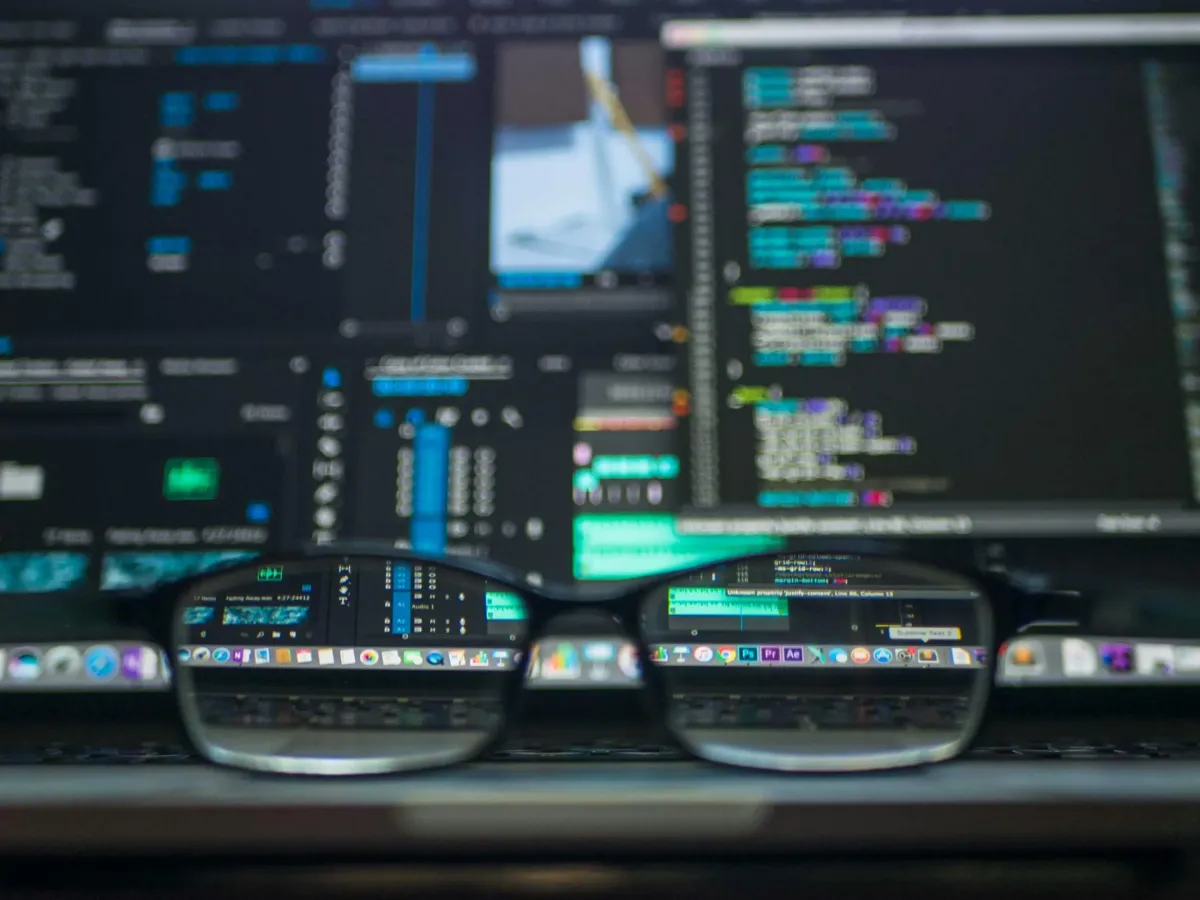 Zabbix dashboard üzerinden altyapı izleme yapan operasyon ekibi