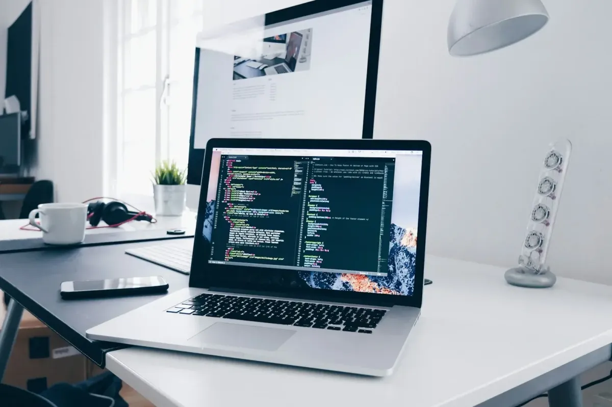 Programatik SEO şablonlarıyla çoklu sayfa üretim sürecini gösteren teknik panel